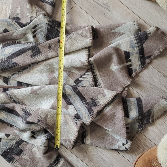 Paparazzi Geometric Open Shawl Jacket - Picture 5 of 10